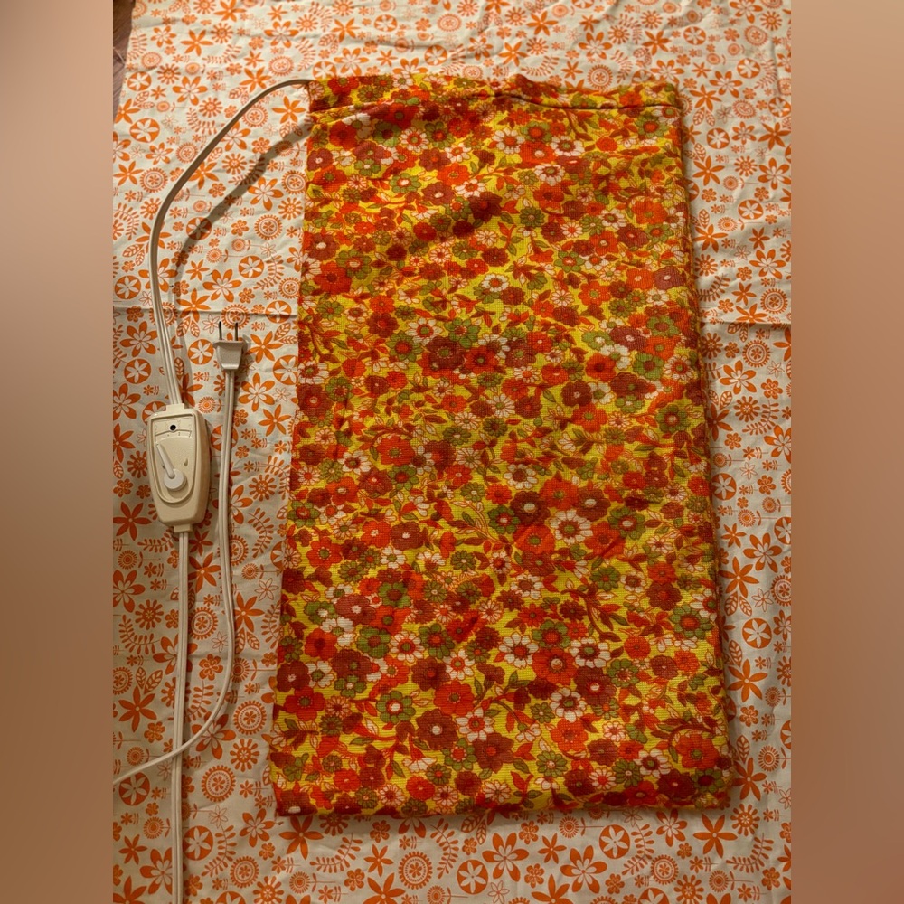Vintage Heating Pad In Flower Power Print